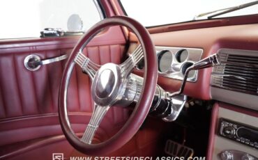 Ford-Deluxe-1940-Beige-Red-27