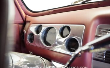 Ford-Deluxe-1940-Beige-Red-29