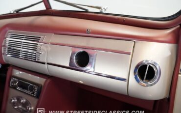 Ford-Deluxe-1940-Beige-Red-31