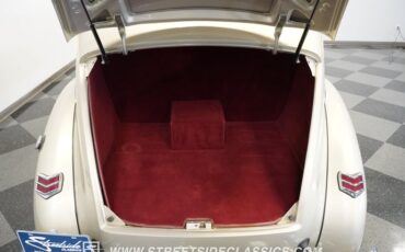 Ford-Deluxe-1940-Beige-Red-36