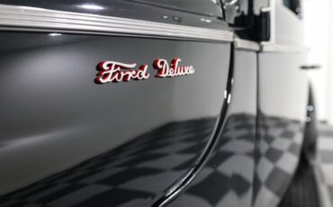 Ford-Deluxe-1940-Black-Black-16