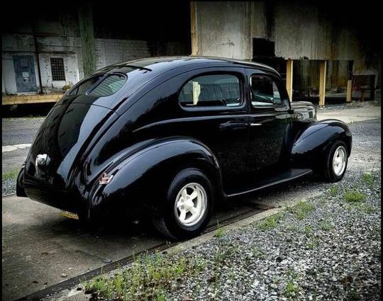 Ford-Deluxe-1940-Black-Black-3