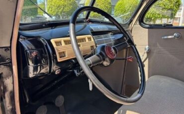 Ford-Deluxe-1940-Black-Tan-10