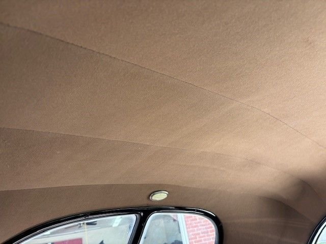 Ford-Deluxe-1940-Black-Tan-12
