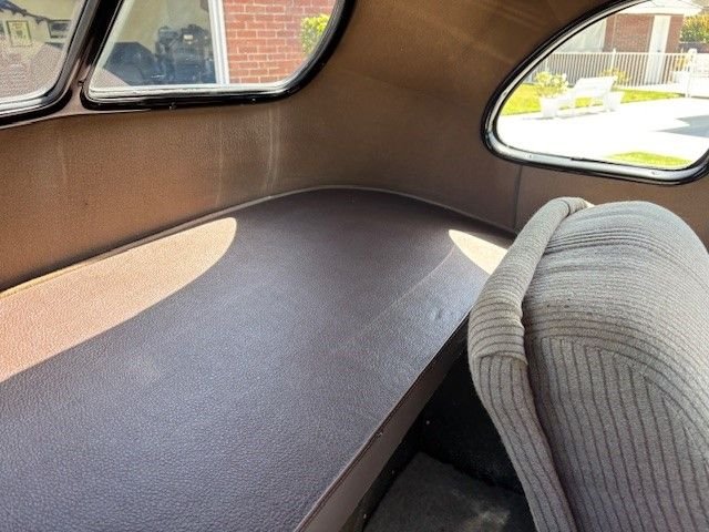 Ford-Deluxe-1940-Black-Tan-15