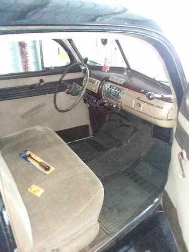 Ford-Deluxe-1940-Black-amp-Yuba-Gold-1