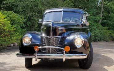 Ford-Deluxe-1940-Black-amp-Yuba-Gold