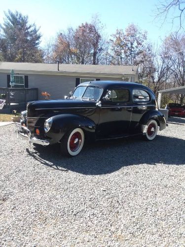 Ford-Deluxe-1940-Black-amp-Yuba-Gold-5