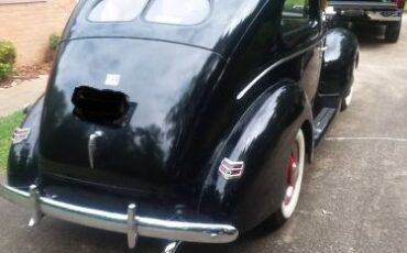 Ford-Deluxe-1940-Black-amp-Yuba-Gold-7