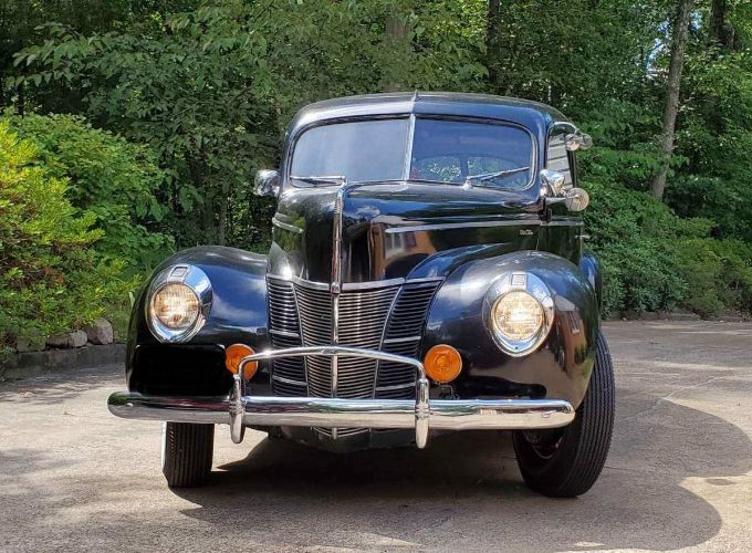 Ford-Deluxe-1940-Black-amp-Yuba-Gold