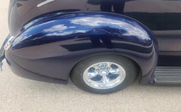 Ford-Deluxe-1940-Blue-Tan-13