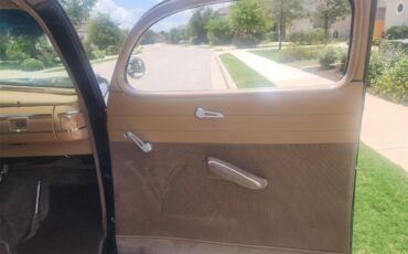 Ford-Deluxe-1940-Blue-Tan-17