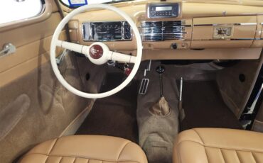 Ford-Deluxe-1940-Blue-Tan-18