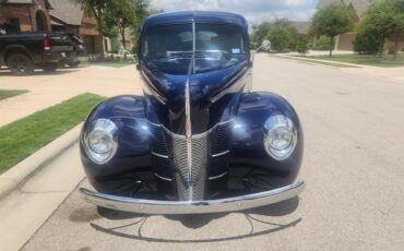 Ford-Deluxe-1940-Blue-Tan-2