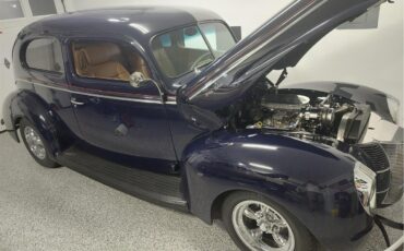 Ford-Deluxe-1940-Blue-Tan-3