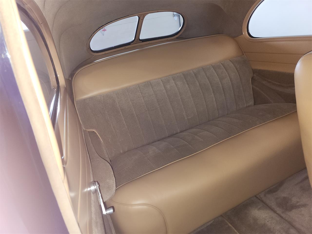 Ford-Deluxe-1940-Blue-Tan-5