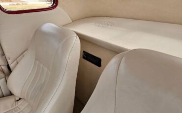 Ford-Deluxe-1940-Bright-Red-Cream-18