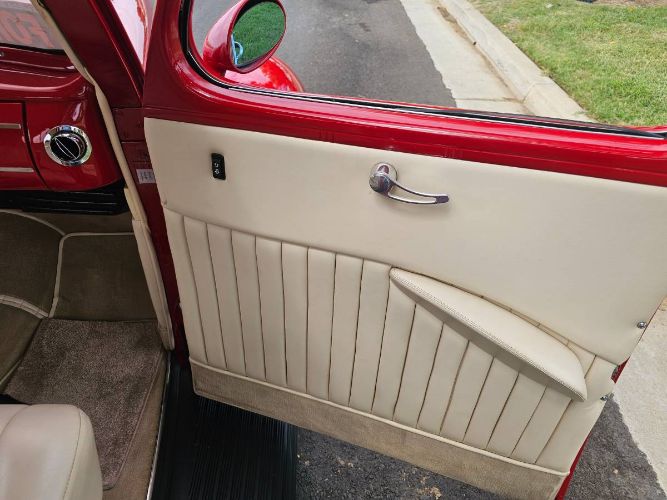 Ford-Deluxe-1940-Bright-Red-Cream-20