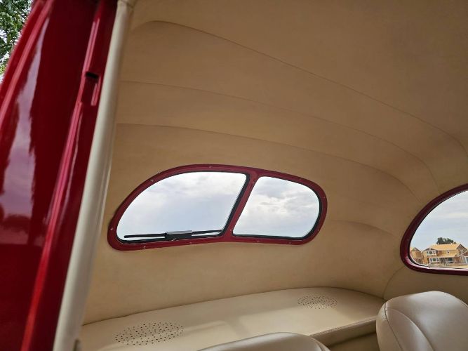 Ford-Deluxe-1940-Bright-Red-Cream-22