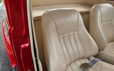 Ford-Deluxe-1940-Bright-Red-Cream-23