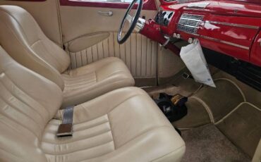 Ford-Deluxe-1940-Bright-Red-Cream-24