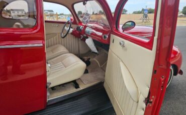 Ford-Deluxe-1940-Bright-Red-Cream-25