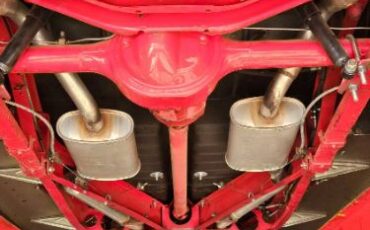 Ford-Deluxe-1940-Bright-Red-Cream-28
