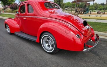 Ford-Deluxe-1940-Bright-Red-Cream-5