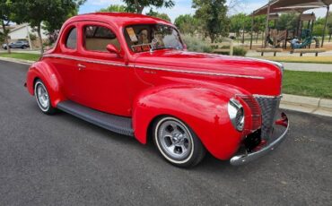 Ford-Deluxe-1940-Bright-Red-Cream-6