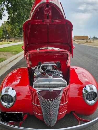 Ford-Deluxe-1940-Bright-Red-Cream-7