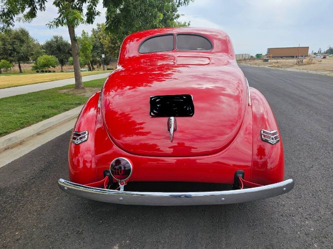 Ford-Deluxe-1940-Bright-Red-Cream-9