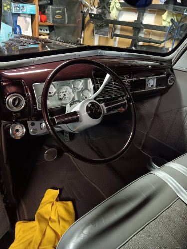 Ford-Deluxe-1940-Custom-4
