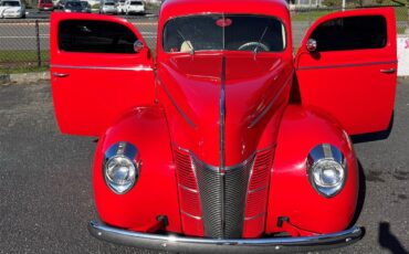 Ford-Deluxe-1940-Red-Tan-13