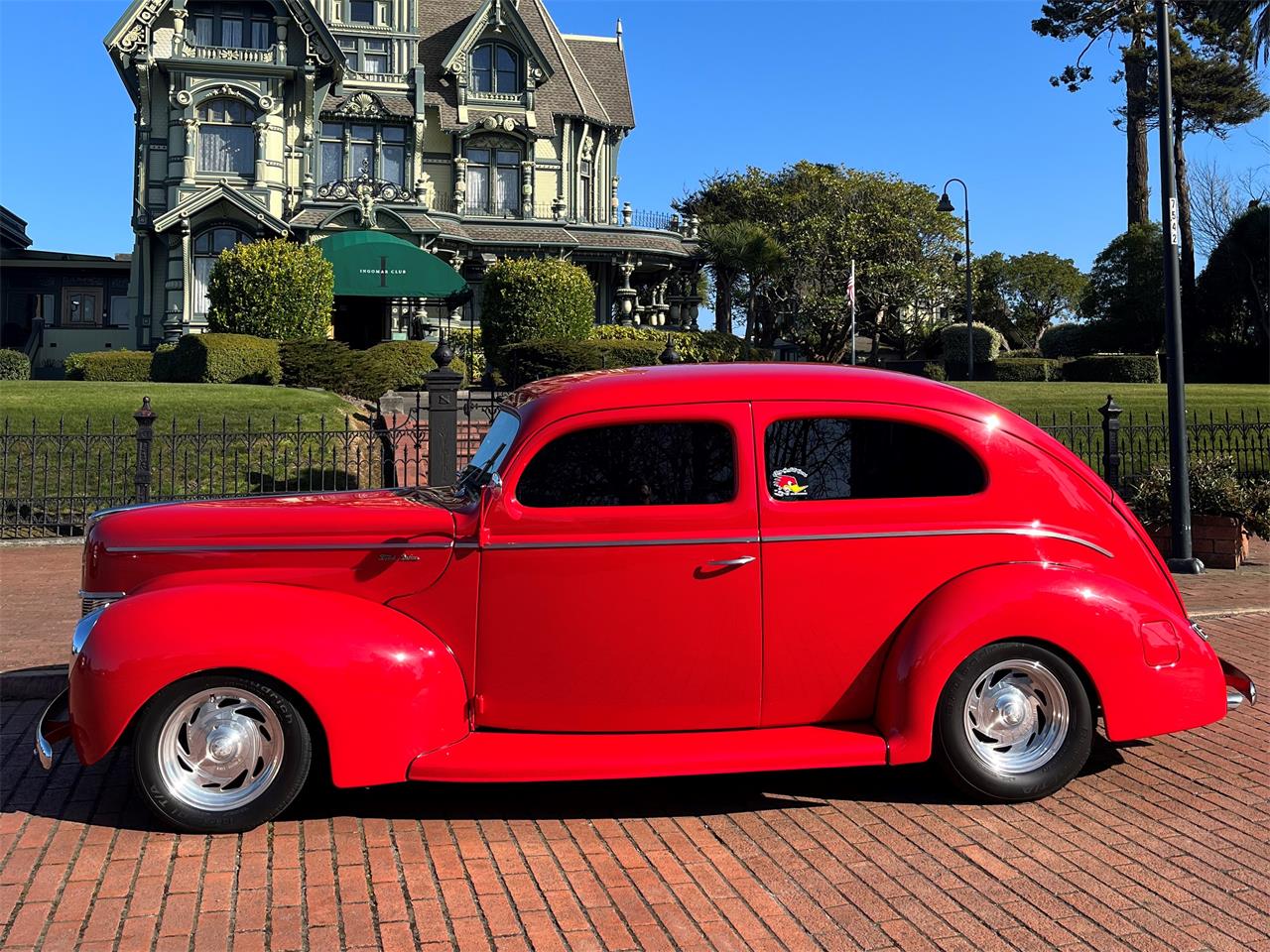Ford-Deluxe-1940-Red-Tan-14