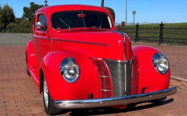 Ford-Deluxe-1940-Red-Tan-8