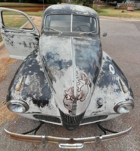 Ford-Deluxe-1941-1