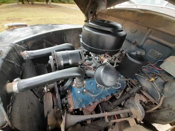 Ford-Deluxe-1941-2