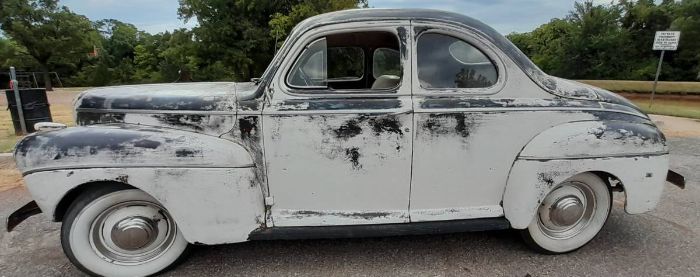 Ford-Deluxe-1941-3