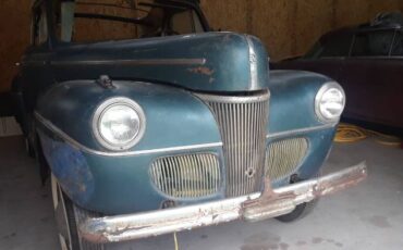 Ford-Deluxe-1941-Blue