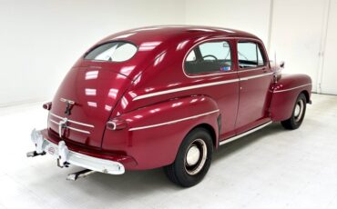 Ford-Deluxe-1947-Dark-Red-Metallic-Gray-3