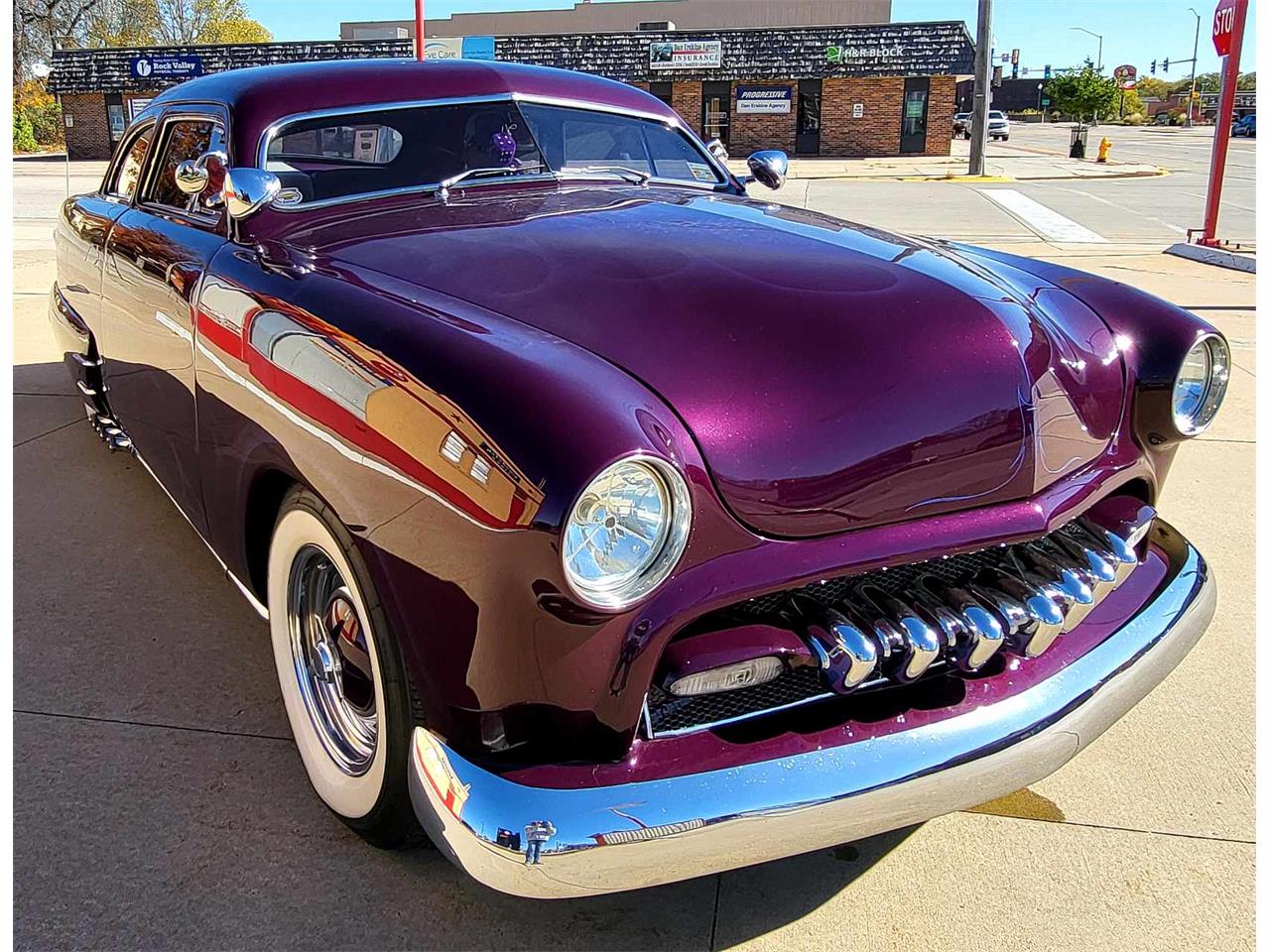 Ford-Deluxe-1949-Fantasia-Fantasia-and-white-1