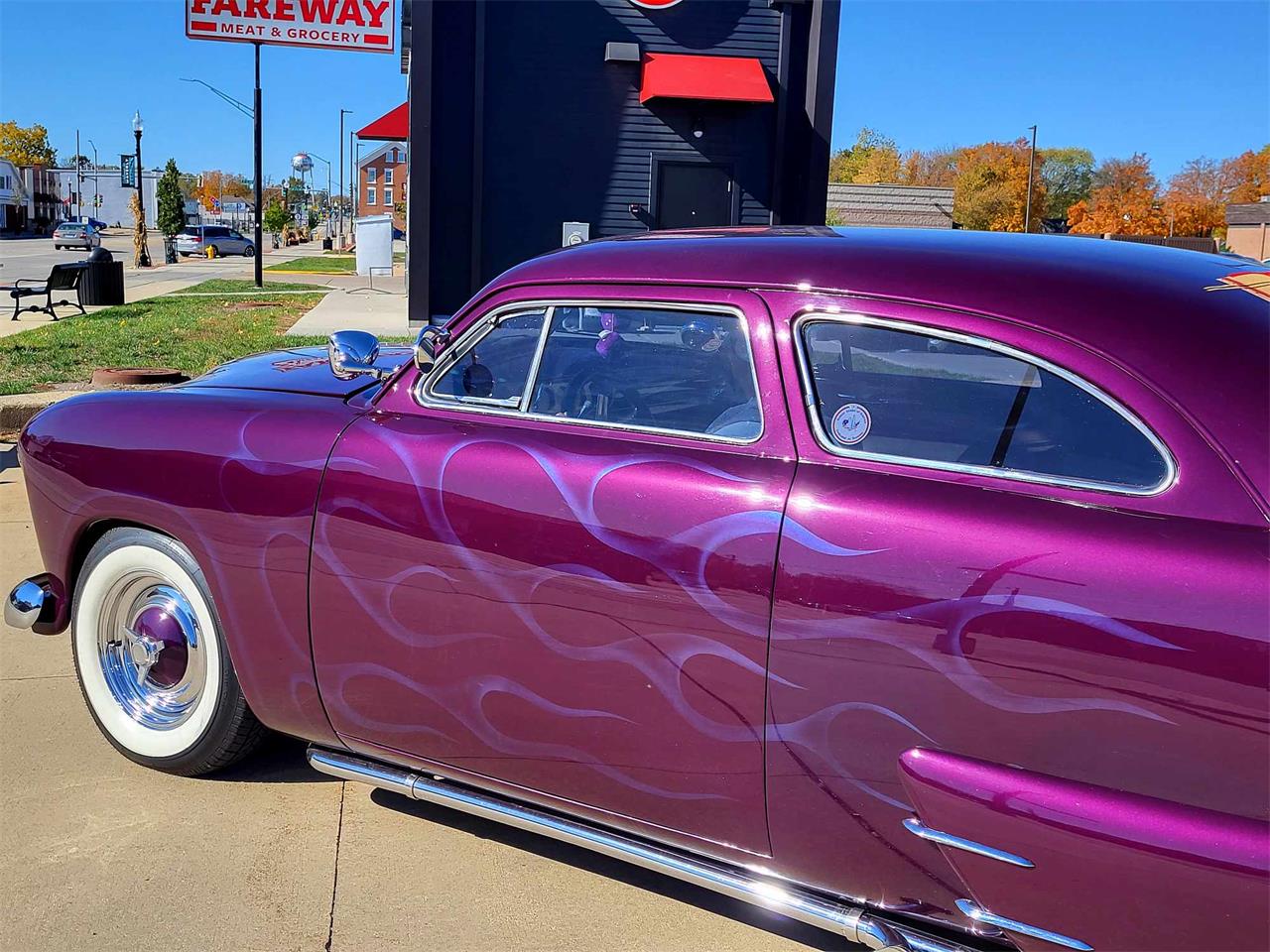 Ford-Deluxe-1949-Fantasia-Fantasia-and-white-2