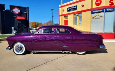 Ford-Deluxe-1949-Fantasia-Fantasia-and-white