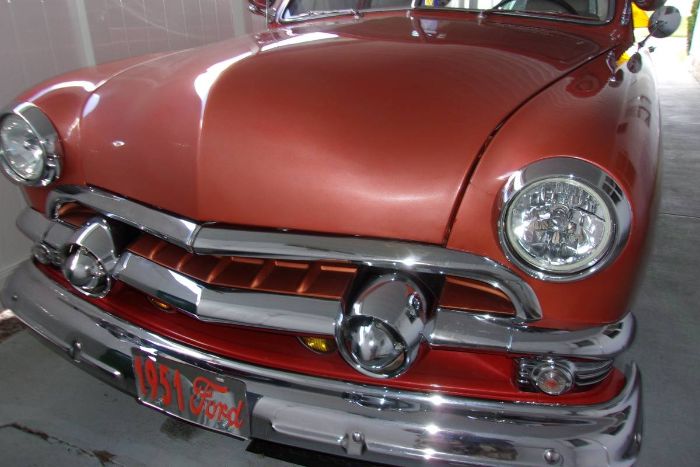 Ford-Deluxe-1951-Custom-10