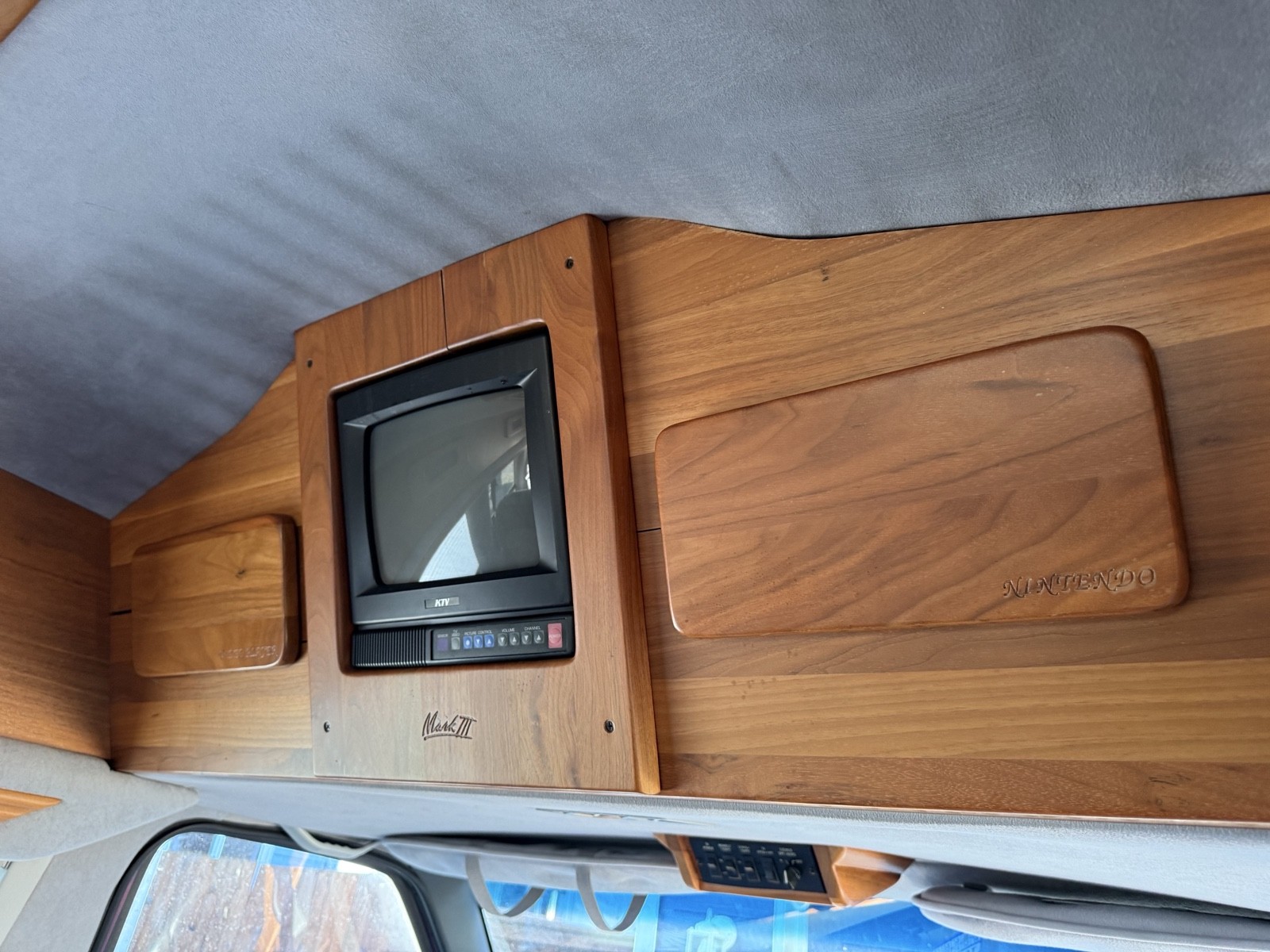 Ford-E-150-Econoline-1993-4