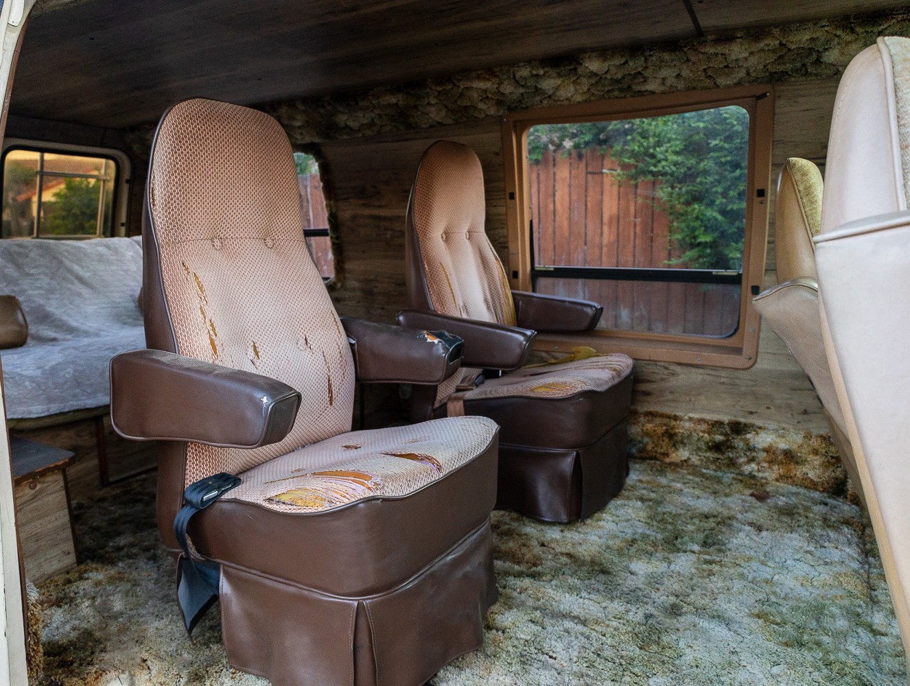 Ford-E-Series-Van-1982-Extended-Passenger-Van-10