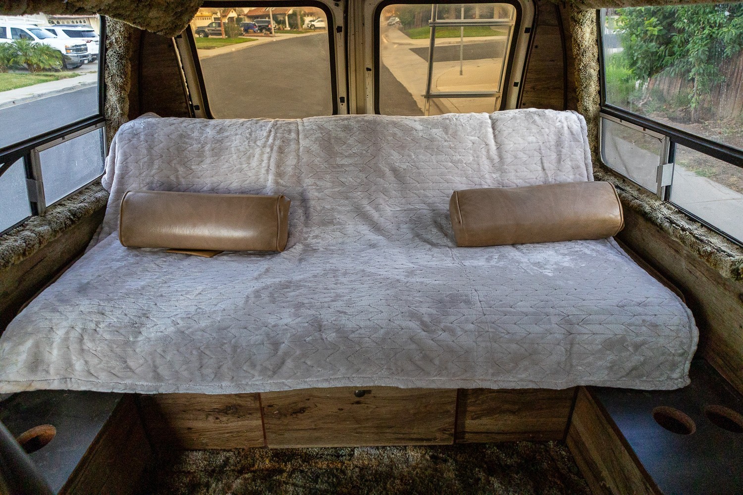 Ford-E-Series-Van-1982-Extended-Passenger-Van-11