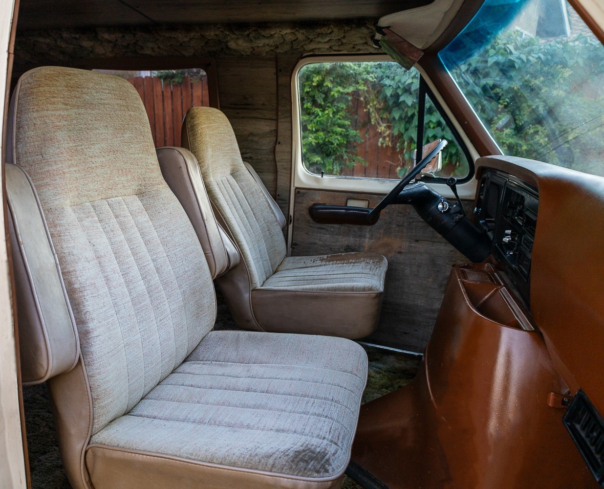 Ford-E-Series-Van-1982-Extended-Passenger-Van-12