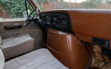 Ford-E-Series-Van-1982-Extended-Passenger-Van-13