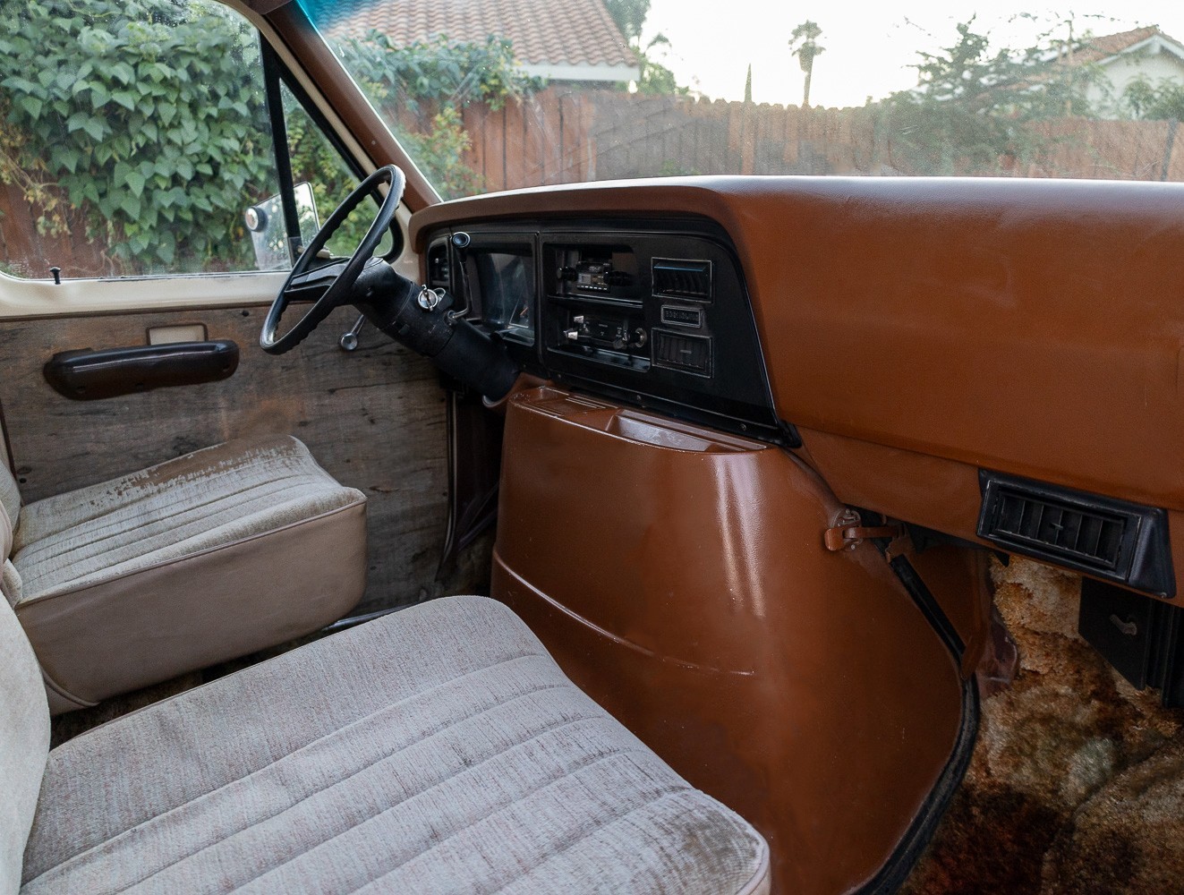 Ford-E-Series-Van-1982-Extended-Passenger-Van-13